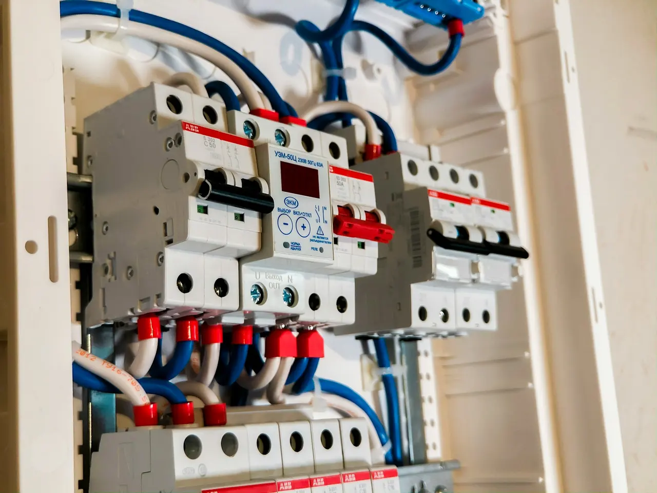 Tablou de casă cu releu de tensiune — Energix, Chișinău