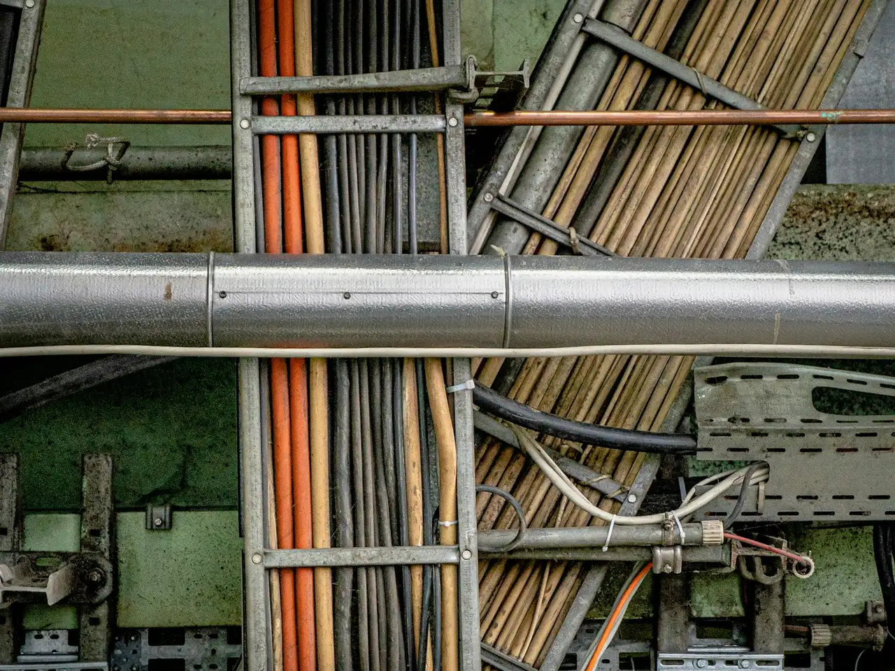 Trasee de cabluri în hală — Energix, Chișinău